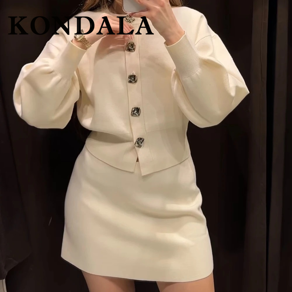 Fashion Street Night - Kondala chique luxuoso elegante terno branco