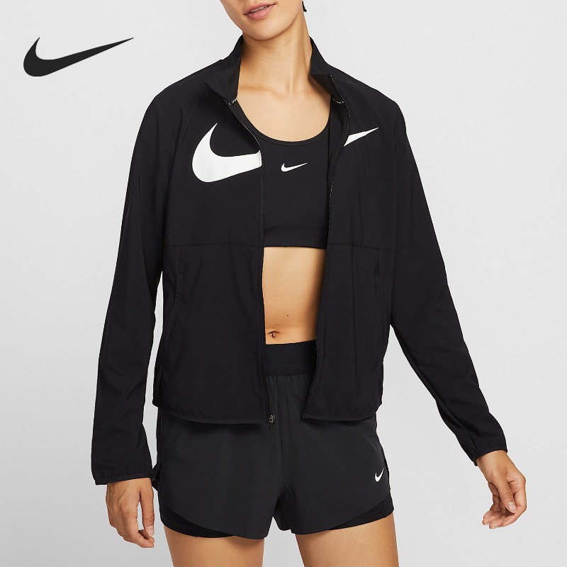Street Fashion Nike - Jaqueta Nike Woven Assimétrica com Zíper,