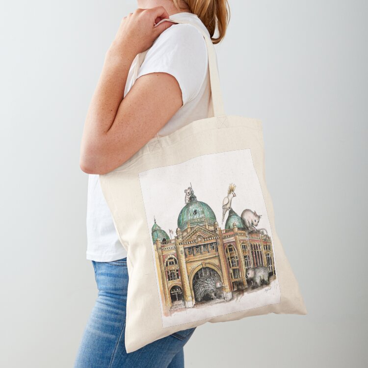 Street Fashion Melbourne - Bolsa Tote Flinders Street Station Melbourne,