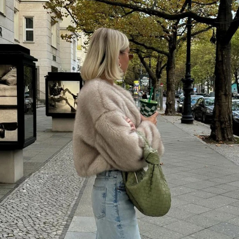 Casaco Curto de Pele Sintética - Street Fashion Week avaliação e preço