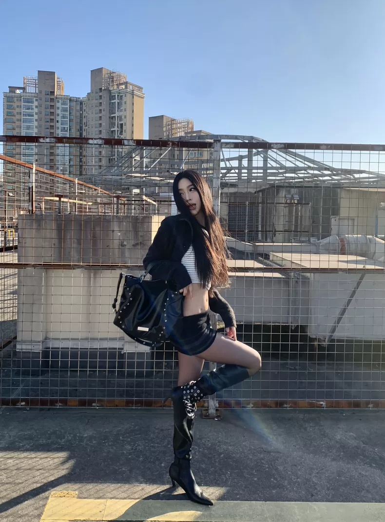 Coleção de Pulôveres Amarelos  - Street Fashion Week avaliação e preço